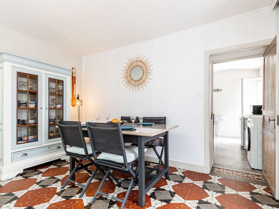 Table, Property, Furniture, Building, Picture Frame, Chair, Wood, Interior Design, Architecture, Flooring