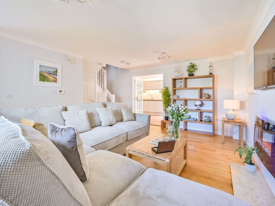 Sky, Mountain, Snow, Natural Landscape, Slope, Highland, Freezing, Mountainous Landforms, Landscape, Glacial Landform