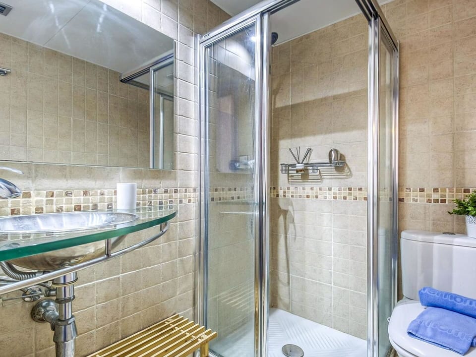 Building, Daytime, Property, Plant, Window, Water, Azure, Infrastructure, Sky, Architecture