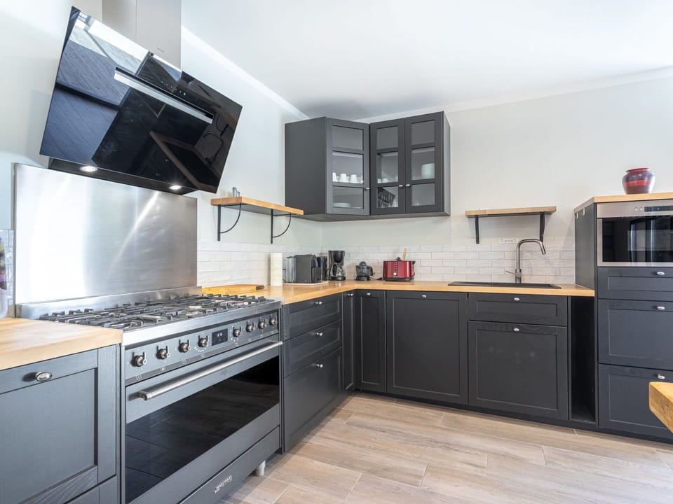 Cabinetry, Countertop, Property, Kitchen Stove, Kitchen, Kitchen Appliance, Wood, Drawer, Interior Design, Stove