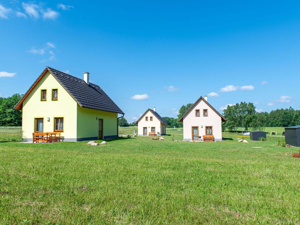 Cloud, Sky, Building, Natural Landscape, Plant, Land Lot, House, Tree, Window, Cottage