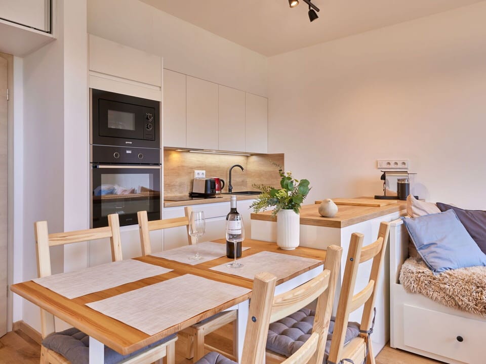 Table, Furniture, Property, Couch, Wood, Chair, Plant, Countertop, Interior Design, Lighting
