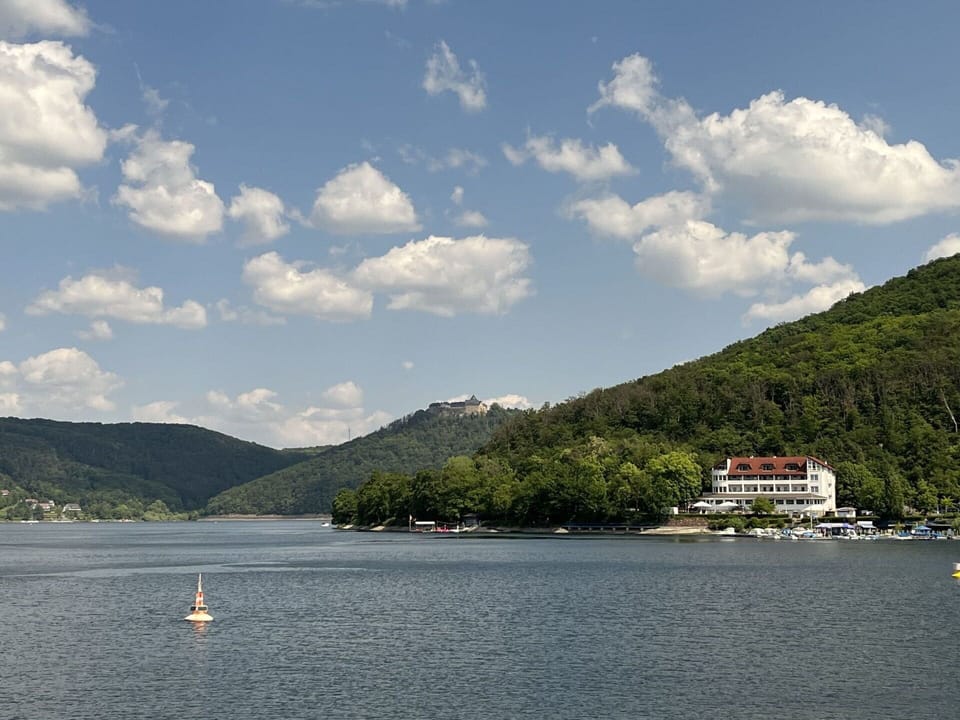 Cloud, Water, Sky, Water Resources, Mountain, Building, Highland, Natural Landscape, Lake, Cumulus