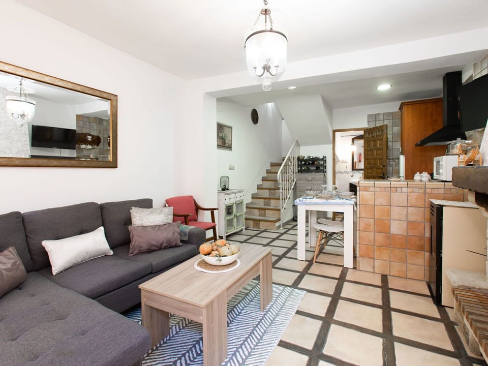 Couch, Property, Table, Furniture, Picture Frame, Interior Design, Lighting, Floor, Mirror, Wall