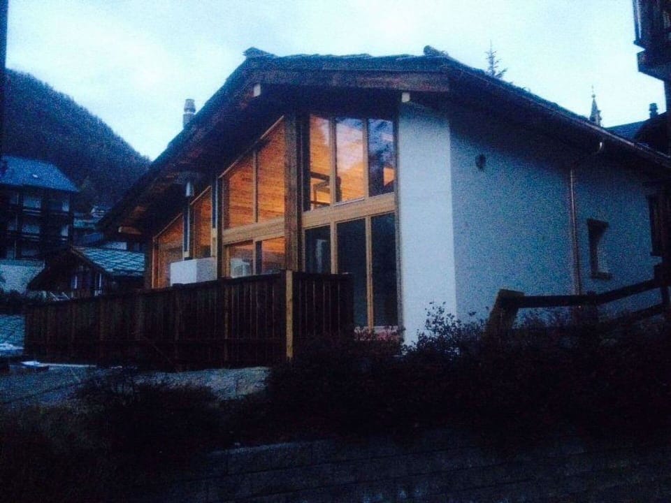 Sky, Building, Window, Plant, Cloud, Wood, House, Cottage, Residential Area, Tints And Shades