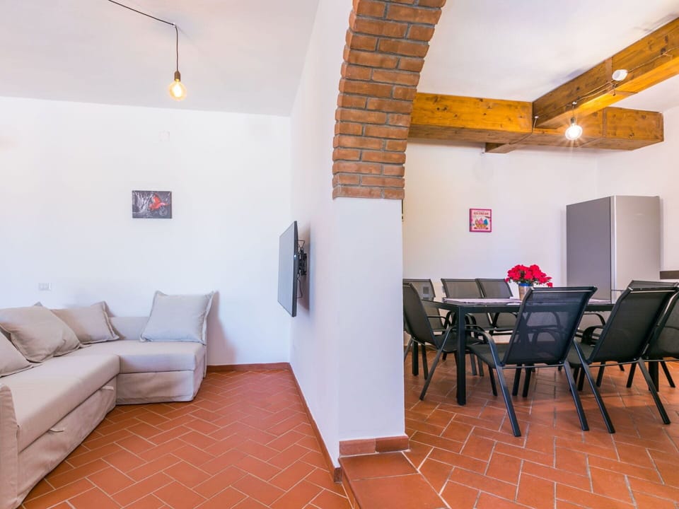 Cloud, Water, Sky, Plant, Property, Azure, Natural Landscape, Swimming Pool, Tree, Vegetation