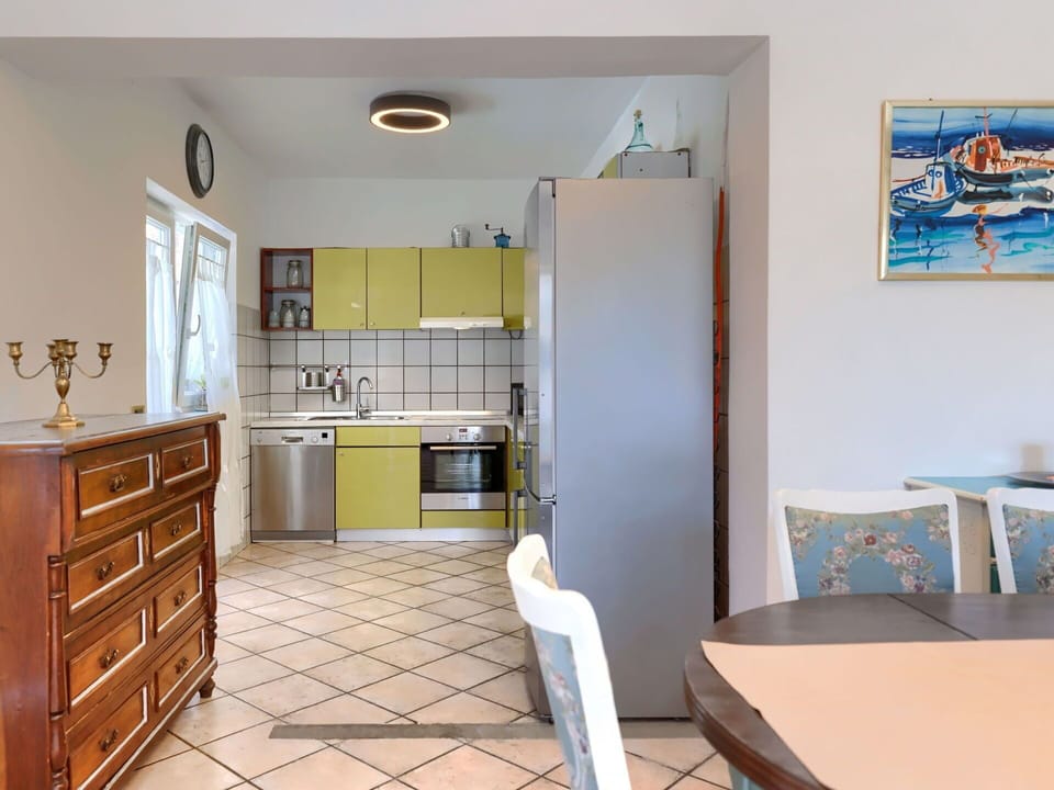 Cloud, Plant, Sky, Building, Daytime, Property, Window, Tree, House, Land Lot