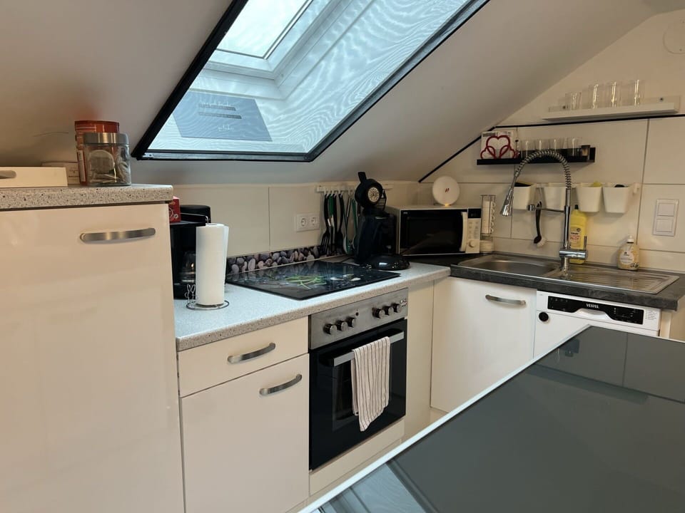 Cabinetry, Kitchen Sink, Countertop, Property, Sink, Kitchen Stove, Gas Stove, Kitchen Appliance, Cooktop, Tap
