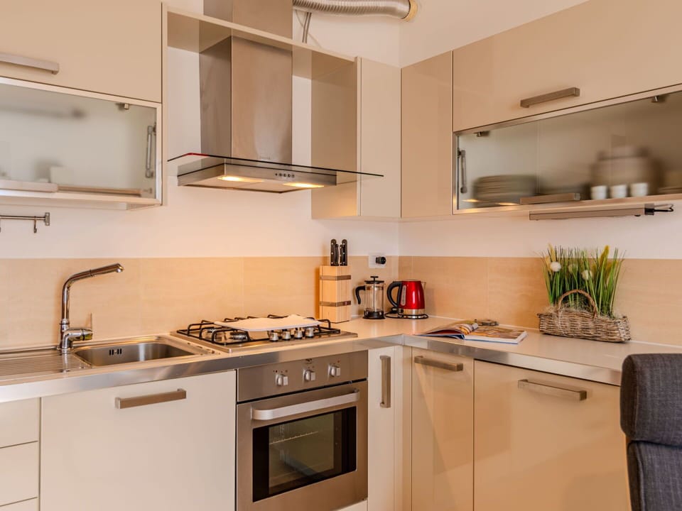 Countertop, Cabinetry, Property, Kitchen Sink, Kitchen Appliance, Kitchen Stove, Kitchen, Home Appliance, Sink, Wood