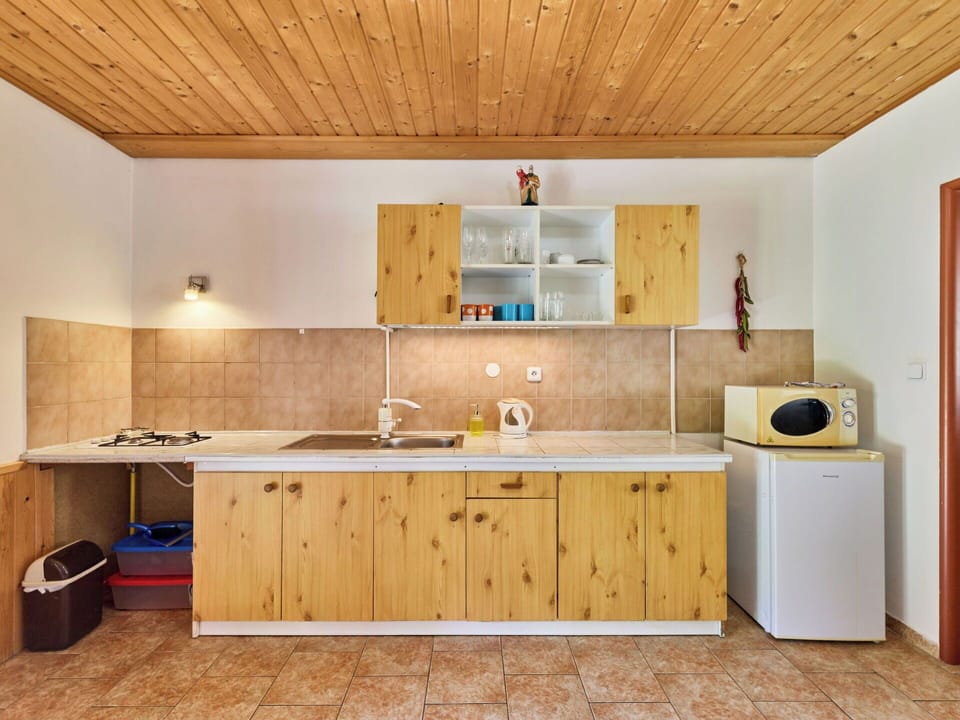 Wood, Flooring, Interior Design, Cabinetry, Ceiling, Kitchen, Floor, Furniture, Countertop, Room