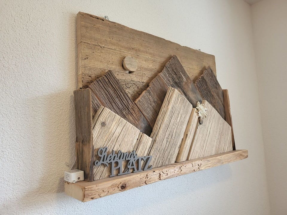 Wood, Rectangle, Art, Font, Visual Arts, Paper, Pattern, Ancient History, History