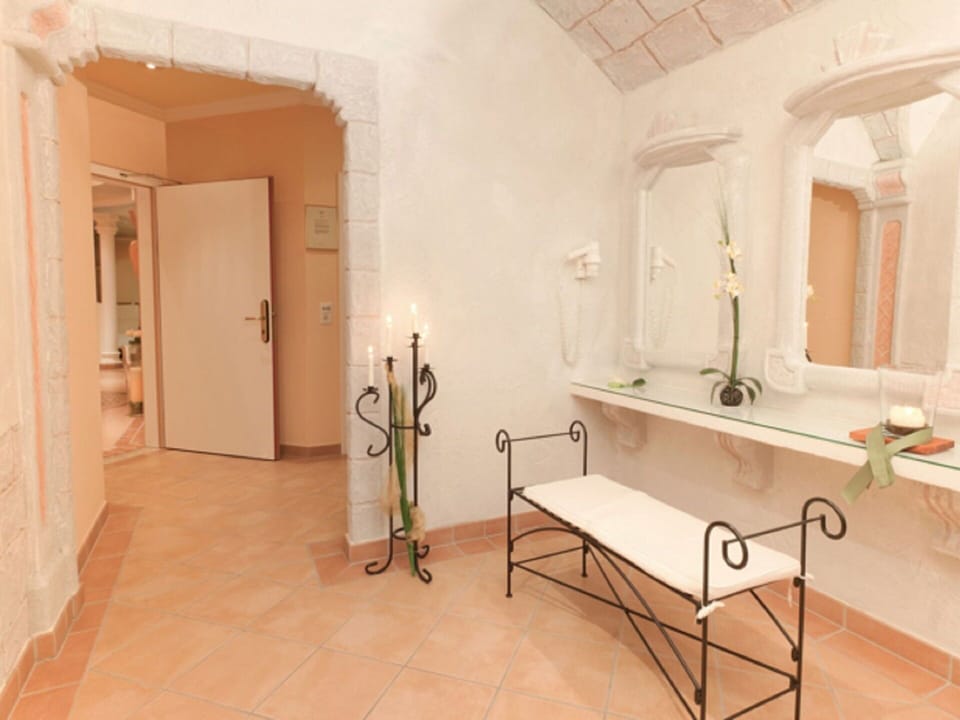 Mirror, Building, Interior Design, Wood, Floor, Wall, Tap, Flooring, Real Estate