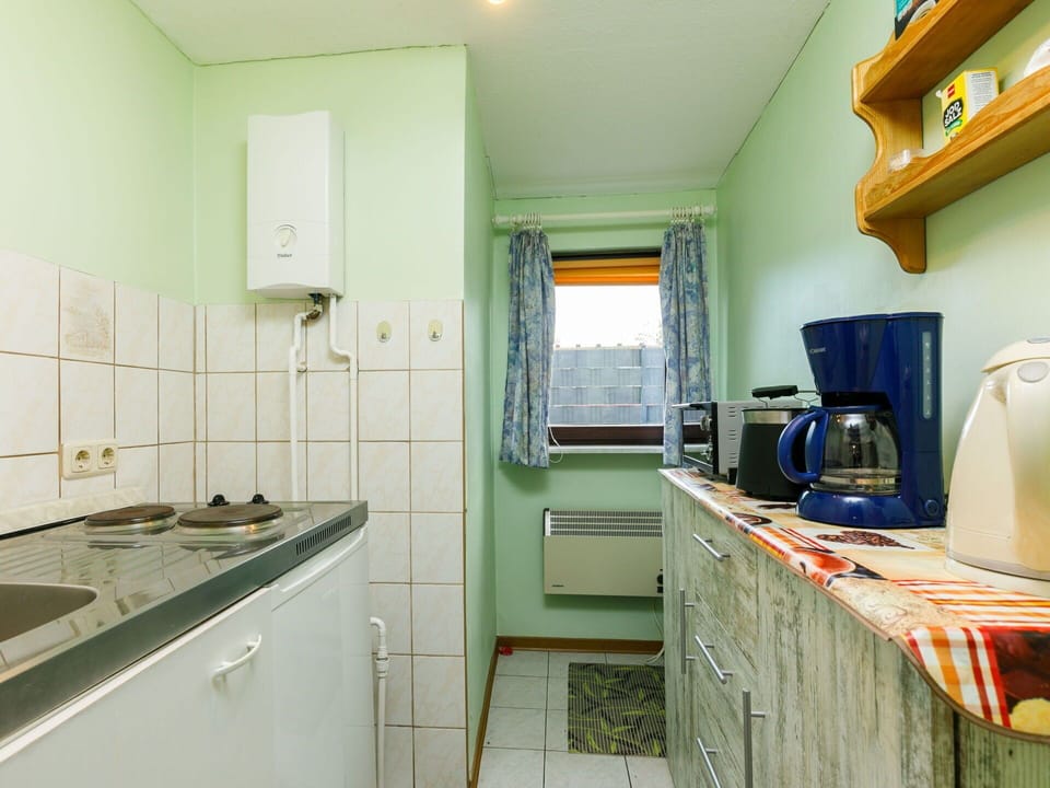 Kitchen Sink, Sink, Building, Blue, Cabinetry, Tap, Countertop, Interior Design, Window, Floor