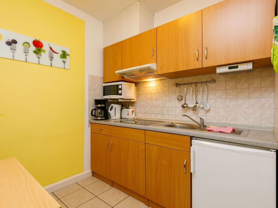 Kitchen Sink, Cabinetry, Property, Tap, Sink, Countertop, Kitchen Appliance, Interior Design, Wood, Kitchen
