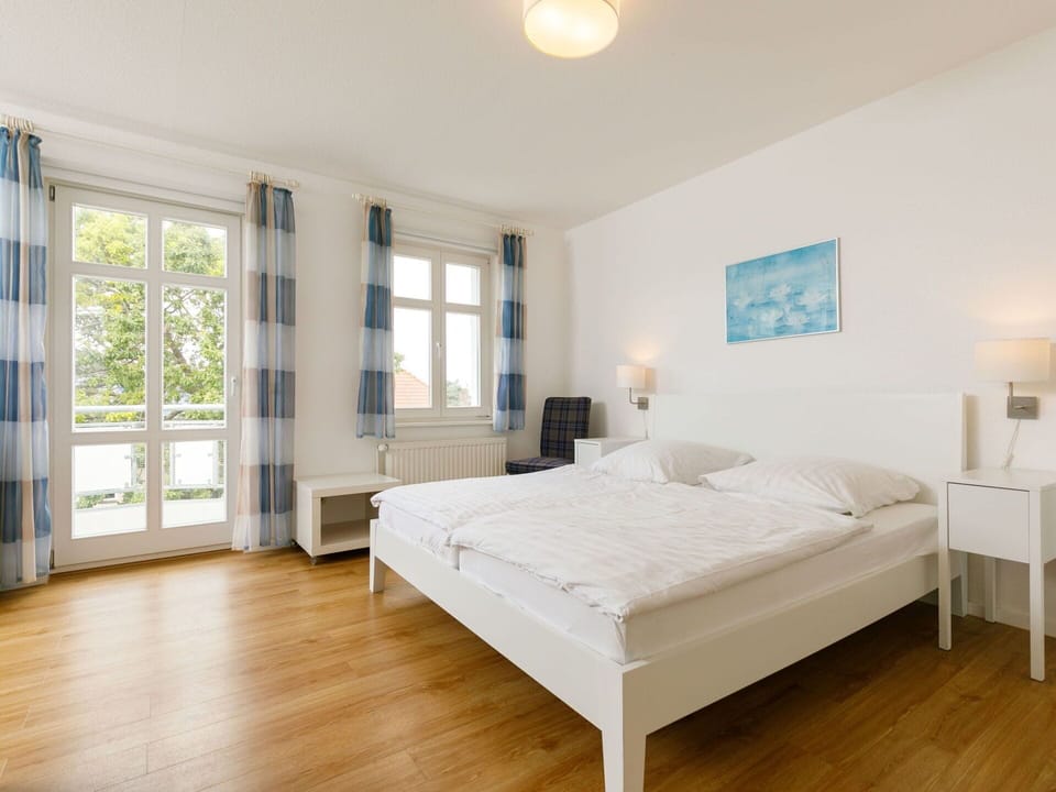 Furniture, Window, Comfort, Wood, Shade, Interior Design, Pillow, Flooring