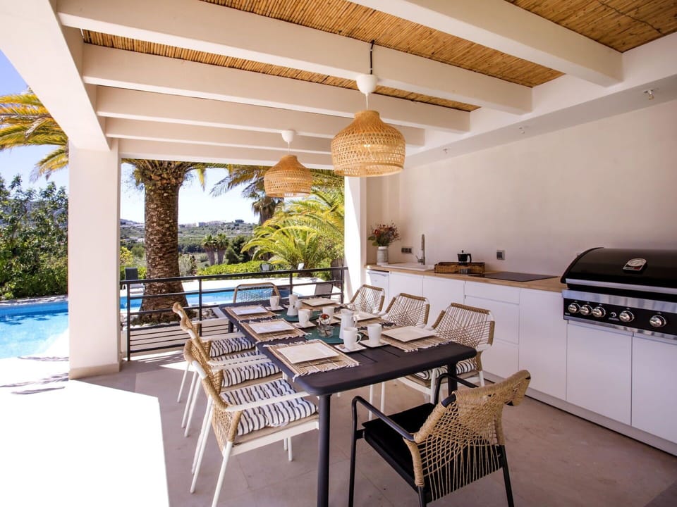Property, Furniture, Table, Interior Design, Plant, Building, Shade, Living Room, Wood, Kitchen Appliance