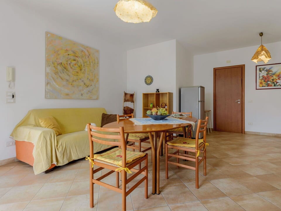 Table, Furniture, Property, Wood, Chair, Interior Design, Couch, Floor, Flooring, House
