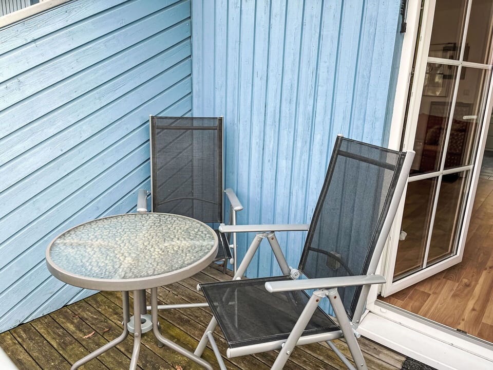 Property, Furniture, Table, Wood, Chair, Building, Outdoor Table, Line, Floor, Wall