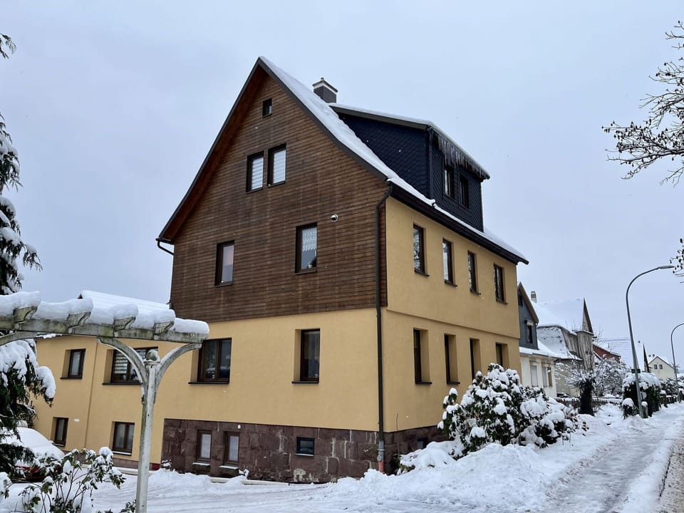 Sky, Building, Window, Property, Snow, Plant, House, Tree, Cottage, Neighbourhood