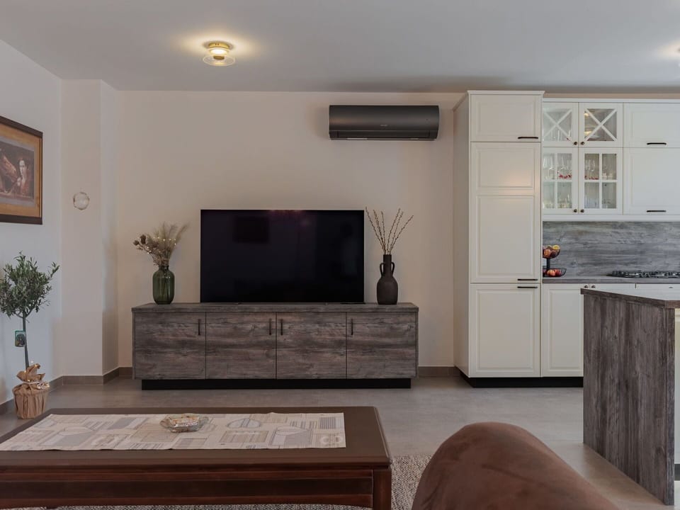 Furniture, Table, Houseplant, Plant, Building, Window, Interior Design, Living Room, Flooring, Floor