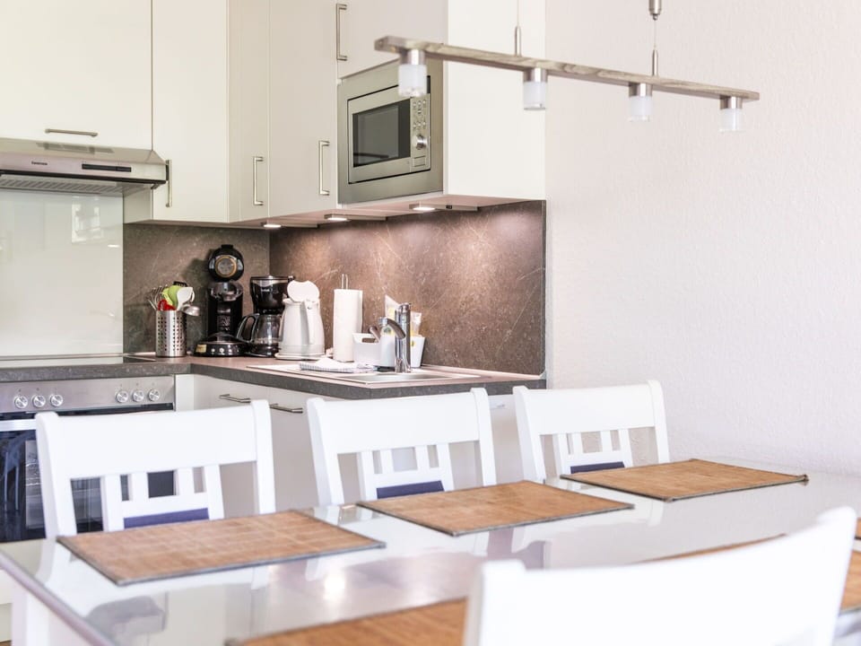 Cabinetry, Property, Countertop, Interior Design, Kitchen, Wood, Kitchen Stove, Kitchen Appliance, Home Appliance, Floor