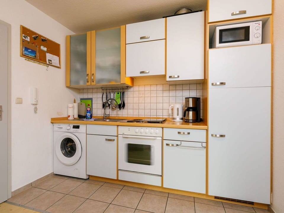 Cabinetry, Countertop, Property, Kitchen Sink, Sink, Tap, Building, Kitchen Stove, Kitchen Appliance, Kitchen