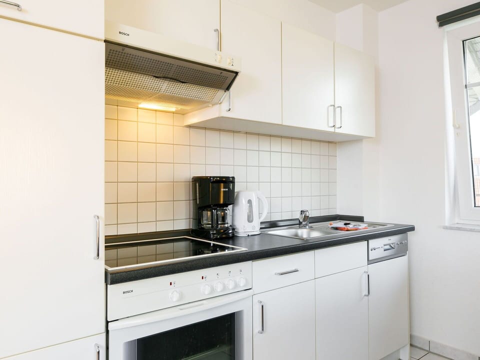 Kitchen Sink, Cabinetry, Sink, Tap, Countertop, Building, Kitchen Stove, Kitchen, Interior Design, Window