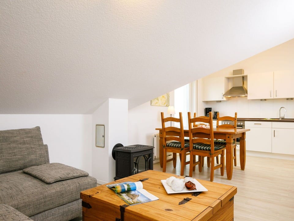 Table, Furniture, Building, Wood, Comfort, Interior Design, Floor, Couch, Flooring, Desk