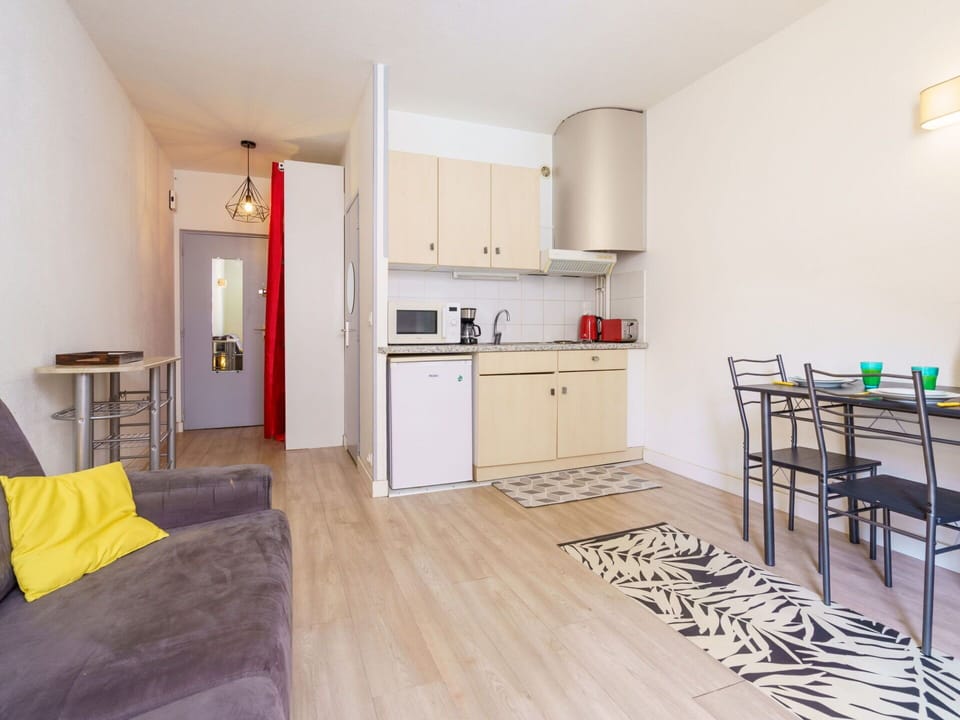 Furniture, Cabinetry, Building, Wood, Countertop, Living Room, Flooring, Floor, Comfort
