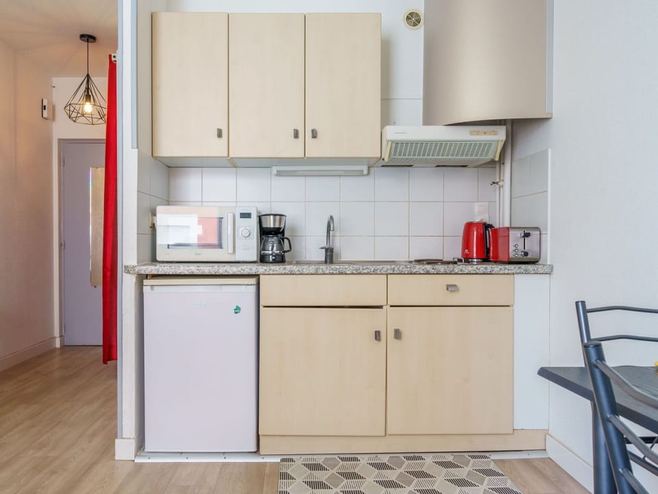 Cabinetry, Property, Building, Countertop, Sink, Kitchen Appliance, Kitchen, Kitchen Stove, Kitchen Sink, Flooring