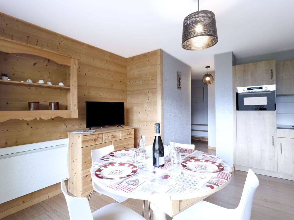 Table, Furniture, Property, Cabinetry, Building, Tableware, Bottle, Wood, Interior Design, Lighting