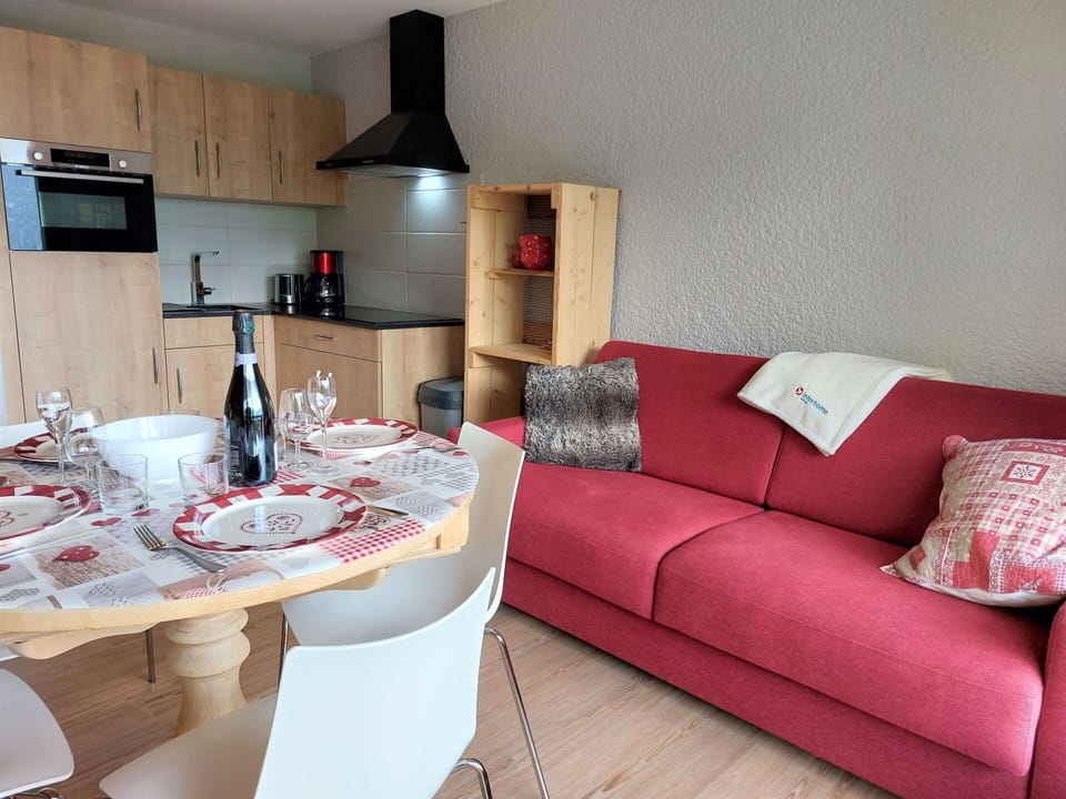 Furniture, Couch, Table, Property, Picture Frame, Wood, Interior Design, Living Room, Studio Couch, Pillow