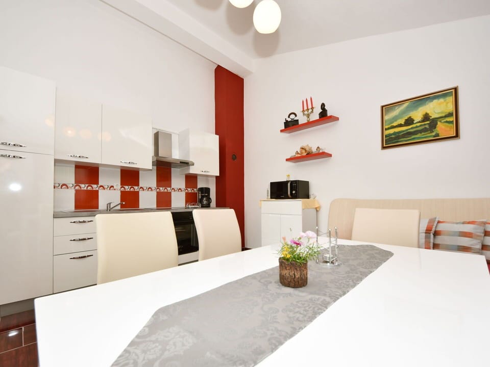Property, Orange, Picture Frame, Interior Design, Floor, Flooring, Decoration, Real Estate, Rectangle, Plant