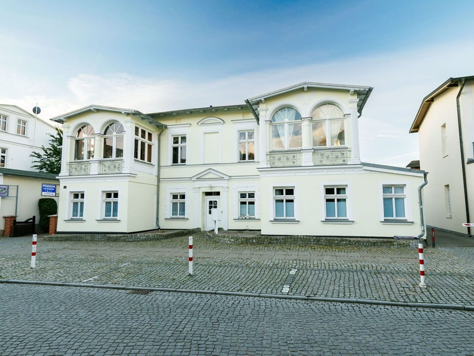 Sky, Window, Building, Cloud, House, Public Space, Urban Design, Facade, City, Human Settlement