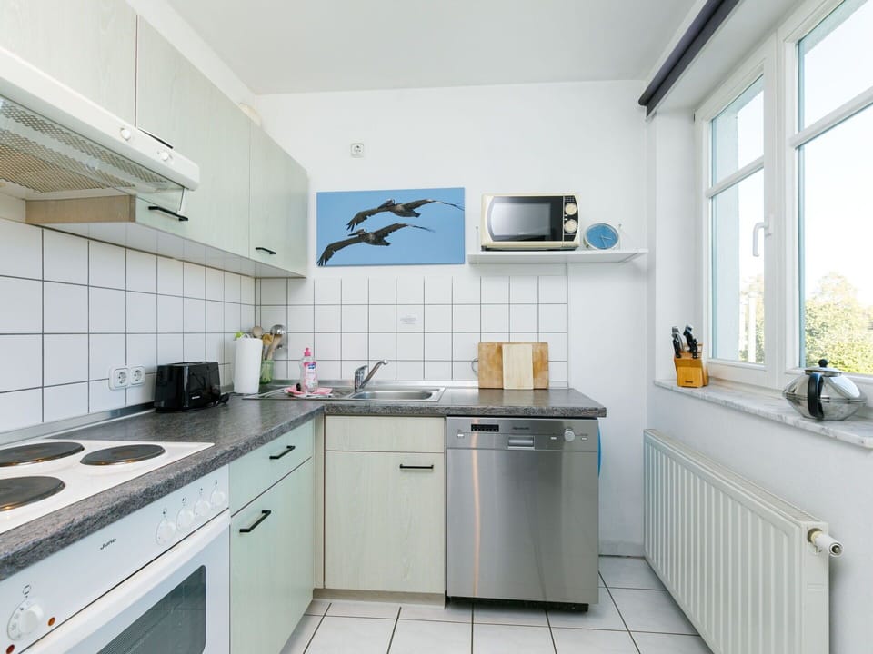 Cabinetry, Kitchen Sink, Sink, Property, Tap, Countertop, Window, Kitchen, Kitchen Stove, Interior Design