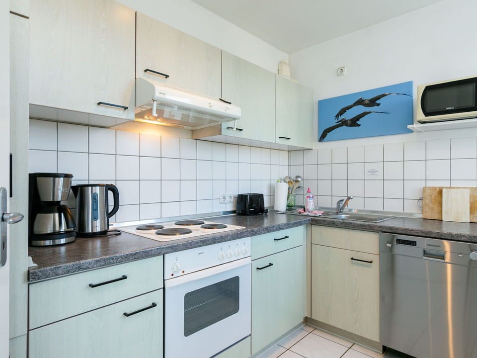 Cabinetry, Countertop, Kitchen Sink, Property, Sink, Kitchen Stove, Kitchen Appliance, Kitchen, Home Appliance, Cooktop