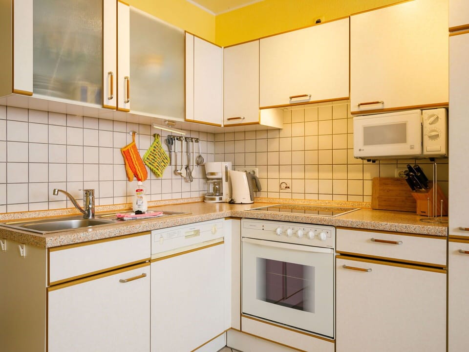 Cabinetry, Sink, Countertop, Kitchen Sink, Tap, Property, Kitchen Stove, Plumbing Fixture, Kitchen, Building