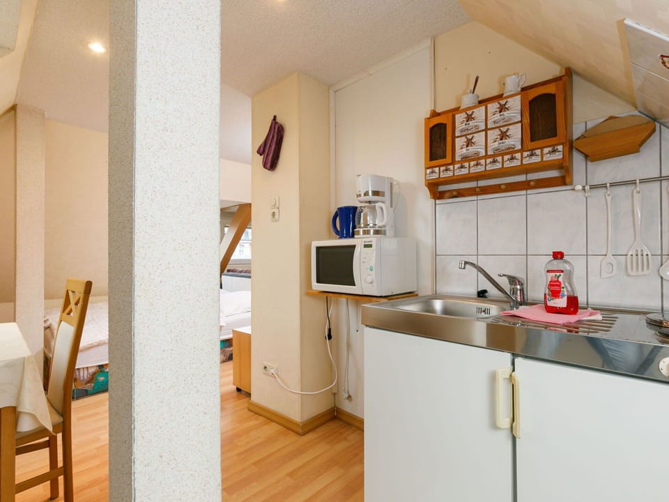 Kitchen Sink, Property, Cabinetry, Furniture, Sink, Countertop, Tap, Wood, Interior Design, Kitchen Appliance