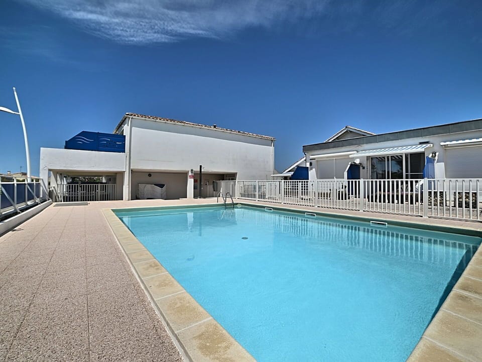 Swimming Pool, Composite Material, Resort, Shade, Hotel, Villa, Balcony, Outdoor Furniture
