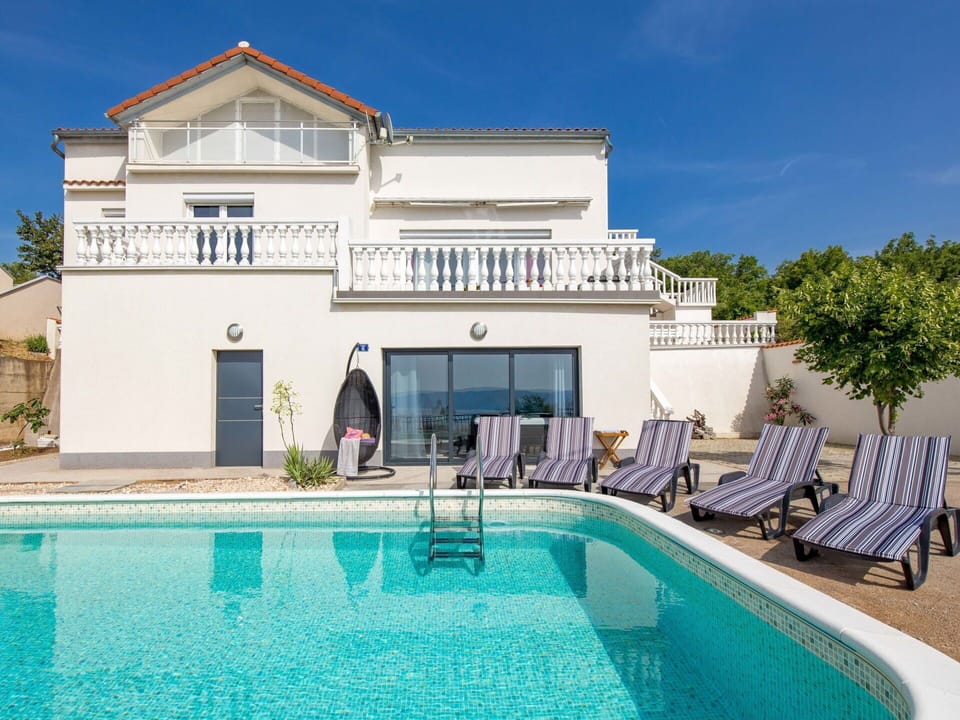 Flower, Plant, Furniture, Property, Window, Building, Green, Chair, Table, Sky