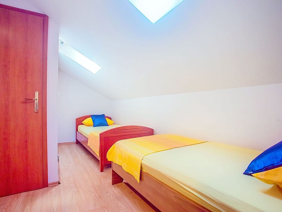 Floor, Interior Design, Wood, Flooring, Room, Bedroom, Ceiling, Bed, Apartment, Wood Flooring