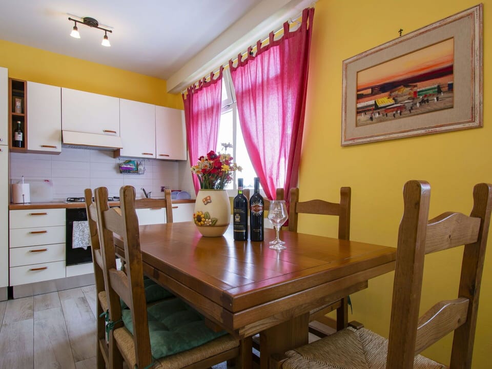 Flower, Plant, Furniture, Property, Window, Building, Green, Chair, Table, Sky