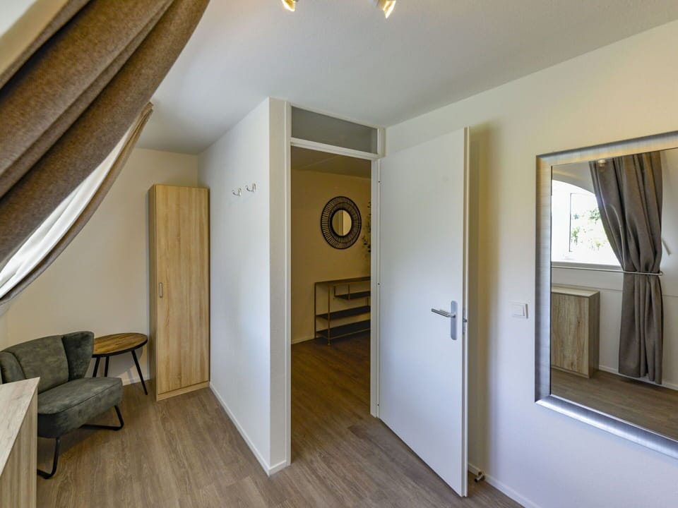 Furniture, Building, Wood, Mirror, Interior Design, Architecture, Comfort, House, Floor