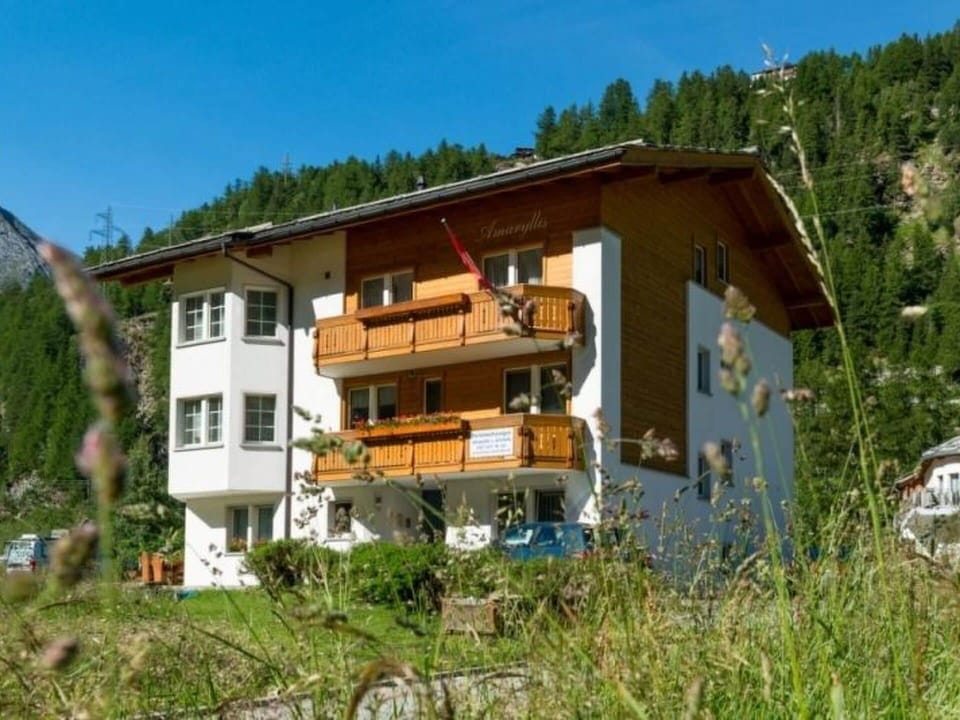 Plant, Sky, Window, Building, Tree, House, Land Lot, Natural Landscape, Wood, Mountain