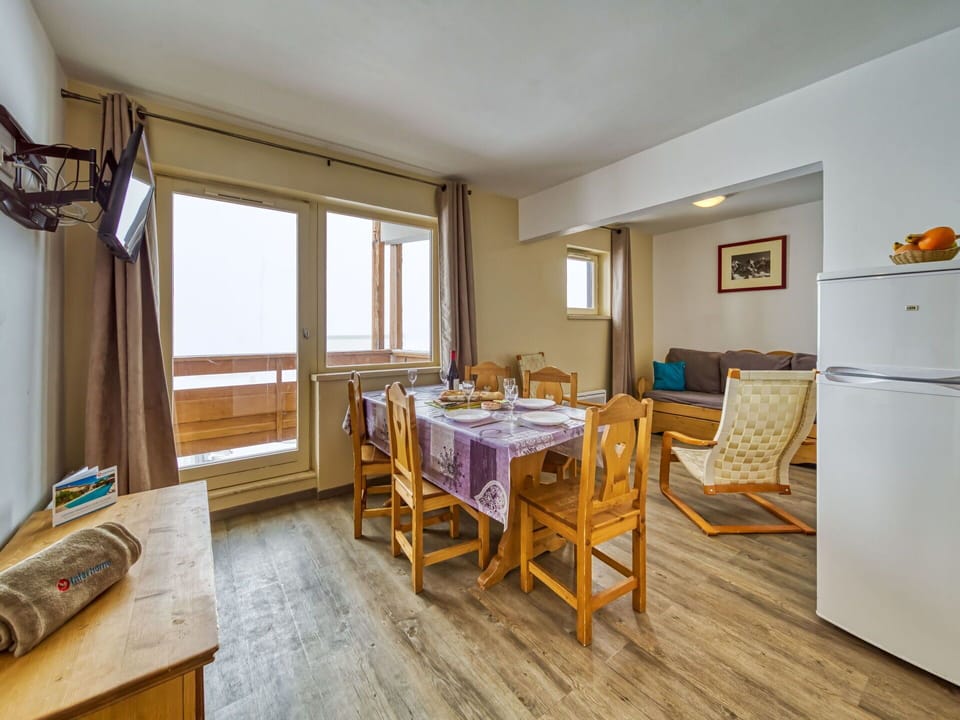 Table, Furniture, Property, Building, Window, Chair, Wood, Lighting, Curtain, Interior Design