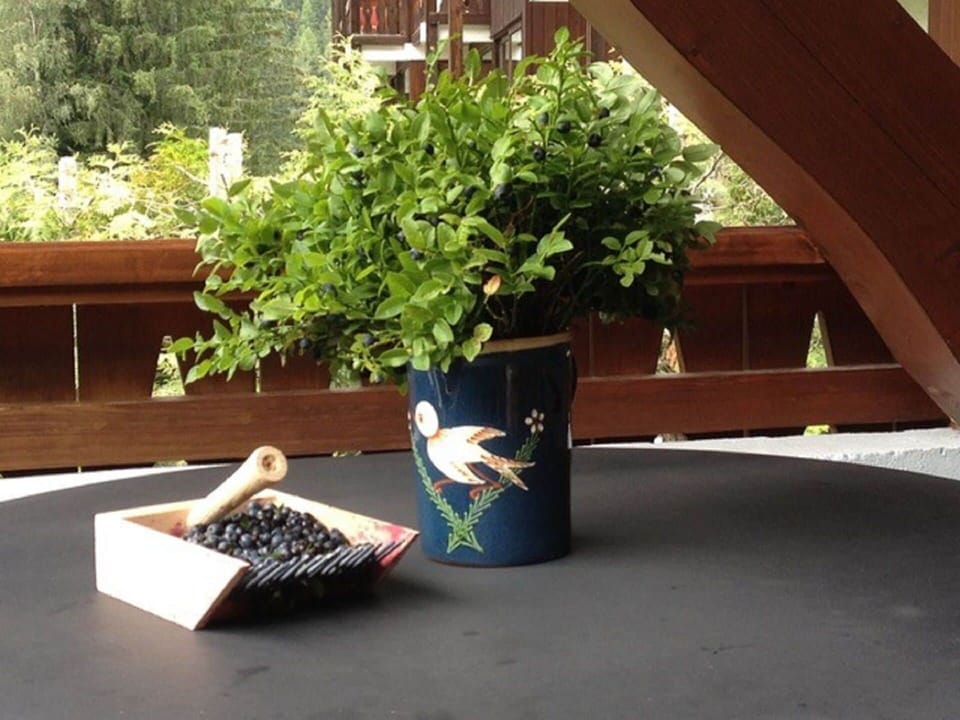 Water, Daytime, Sky, Building, Azure, Swimming Pool, Leisure, Rectangle, Composite Material, Urban Design