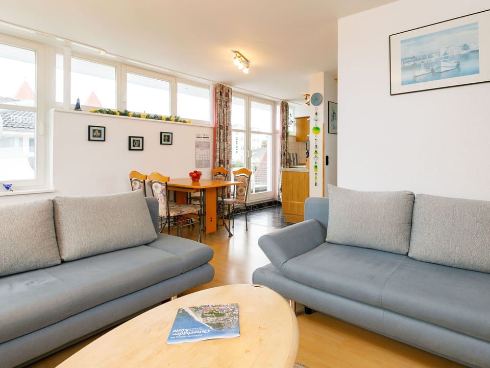 Couch, Furniture, Picture Frame, Property, Window, Table, Interior Design, Lighting, Living Room, Studio Couch