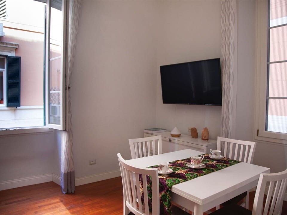 Food, Table, Tableware, Plant, Furniture, Sky, Chair, Dishware, Plate, Outdoor Furniture