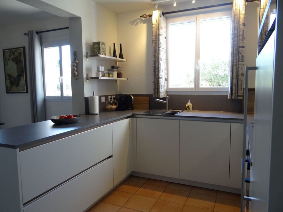 Cabinetry, Property, Picture Frame, Window, Countertop, Wood, Lighting, Interior Design, Kitchen