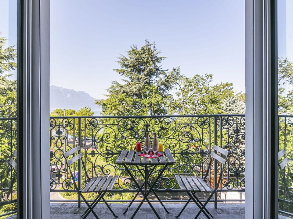 Sky, Property, Plant, Botany, Rectangle, Vegetation, Architecture, Fence, Interior Design